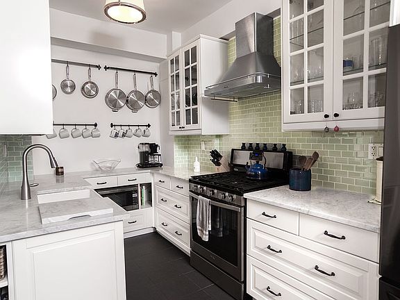 5th image of 229 E 79th St #8F