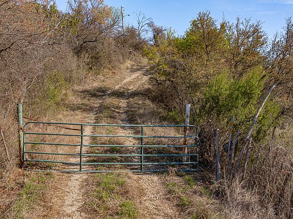 4th image of 144 County Rd