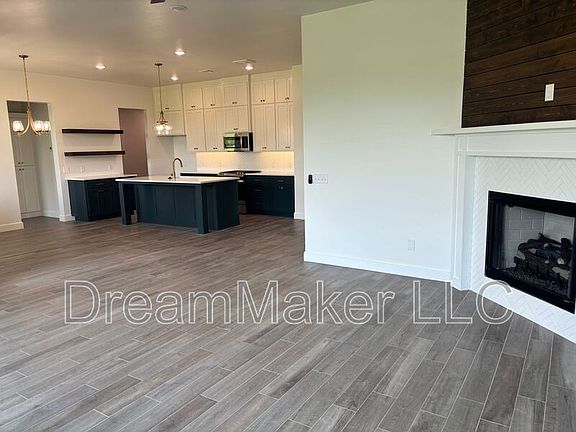 3rd image of 3026 Hollow Crest Ln