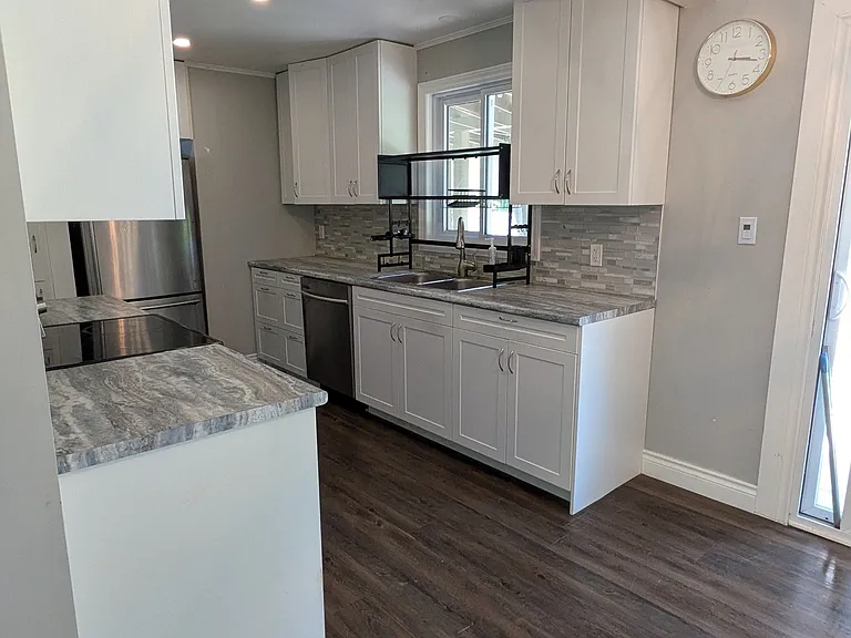 3204 Saint Paul Ave #MAIN FLOOR — Photo 11