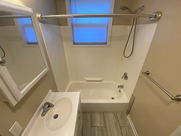 2534 J St #5 — Photo 9