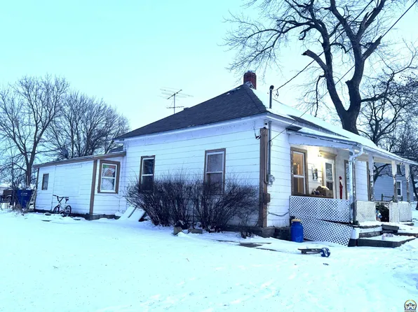 830 Locust St, Nortonville, KS 66060