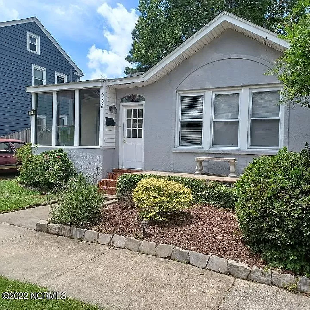 2 bedroom, 1 bath house for rent in the Grid — Photo 1