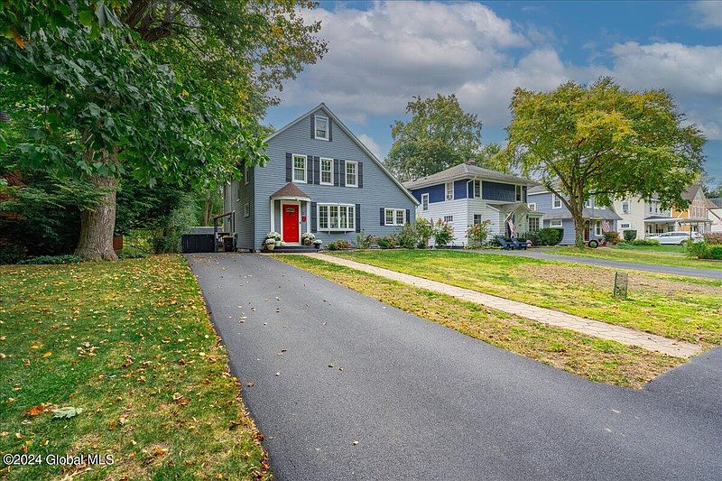 4th image of 1154 N Country Club Drive