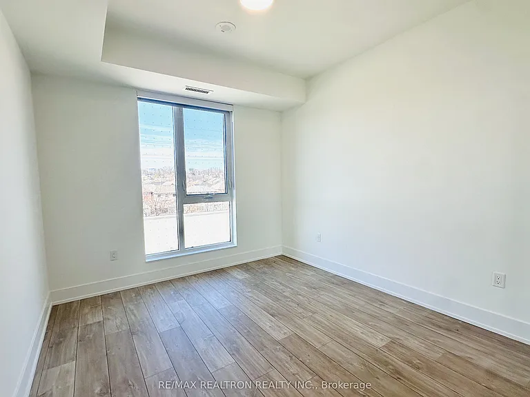 858 Dupont St #309 — Photo 5