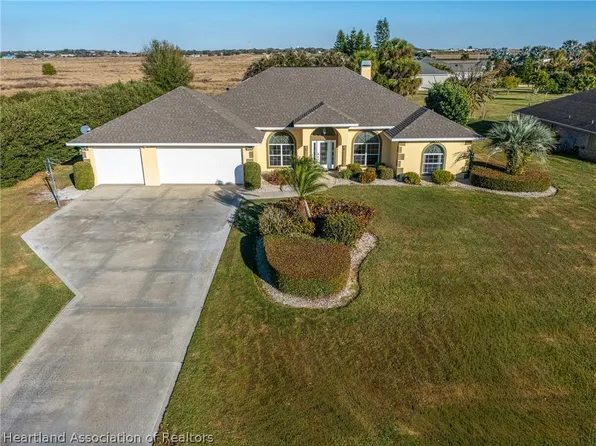 631 Sunset Pointe Dr, Lake Placid, FL 33852