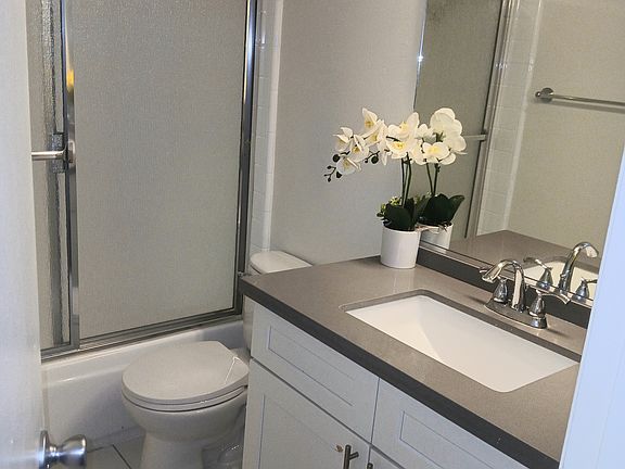 4th image of 3533 Keystone Ave #34