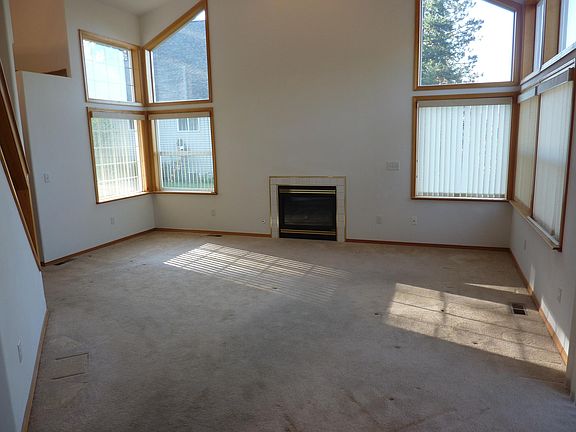 3rd image of 808 W Lincoln Blvd