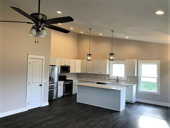 3rd image of 1086 Deer Run Dr
