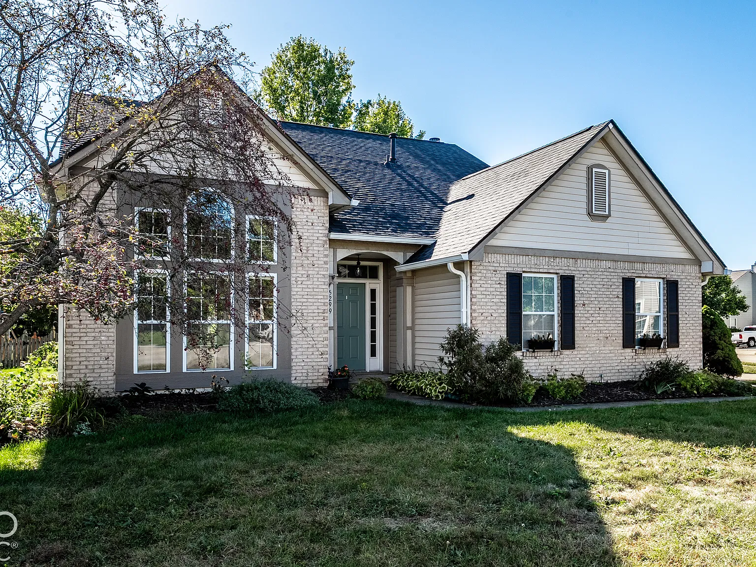 3 bed, 2.5 bath, 2534 sqft, $2,450 — Photo 2