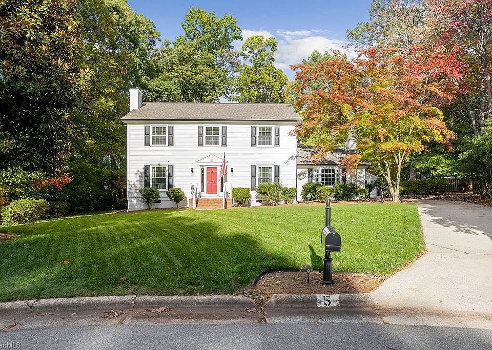 1st image of 5 Round Hill Ct