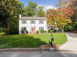 5 Round Hill Ct, Greensboro, NC 27408