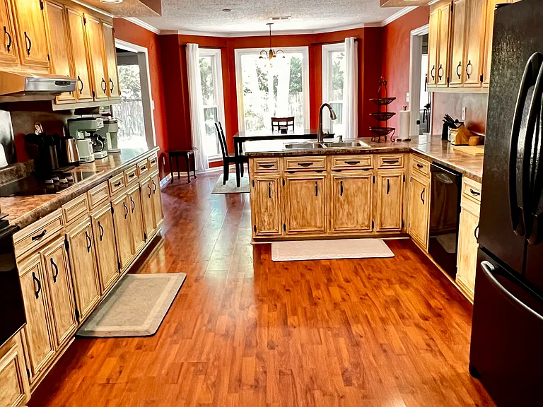 611 Chandler Ct — Photo 8