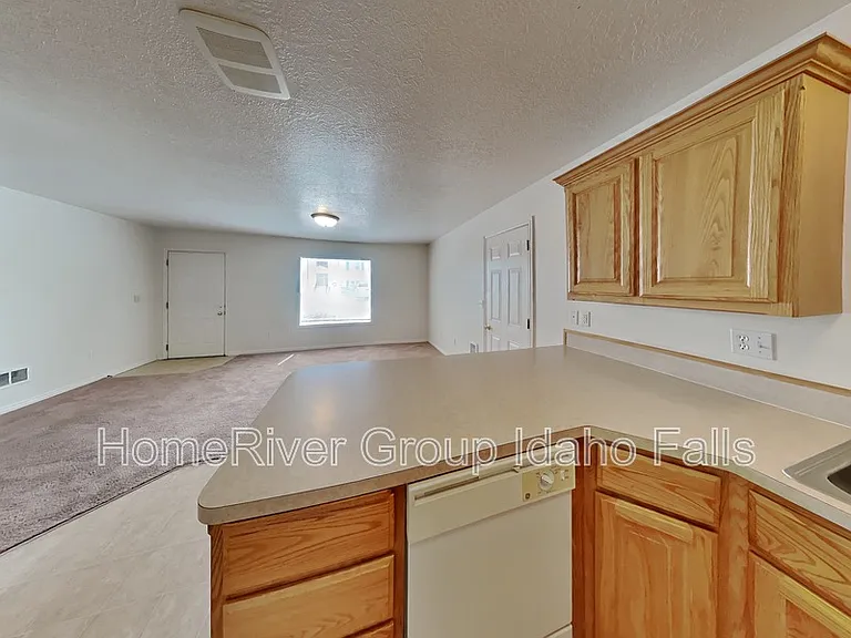 1350 Midway Ave #2 — Photo 5
