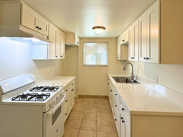 525 N South St #B — Photo 3