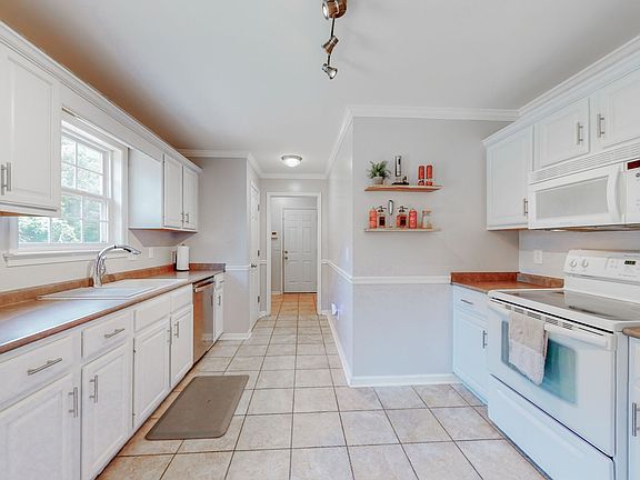 3rd image of 2830 Waywood Dr
