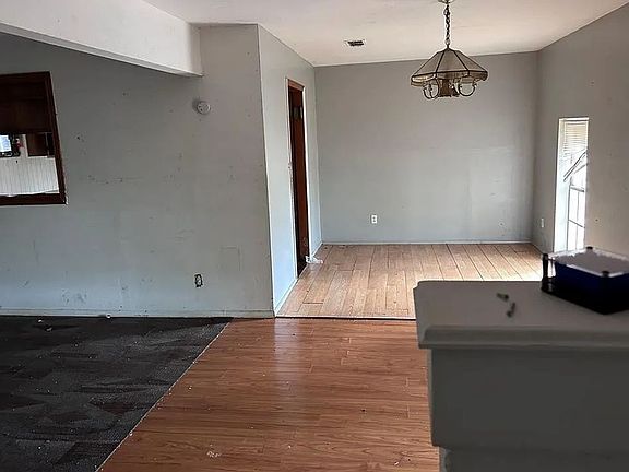 3rd image of 5926 Darkwood Dr