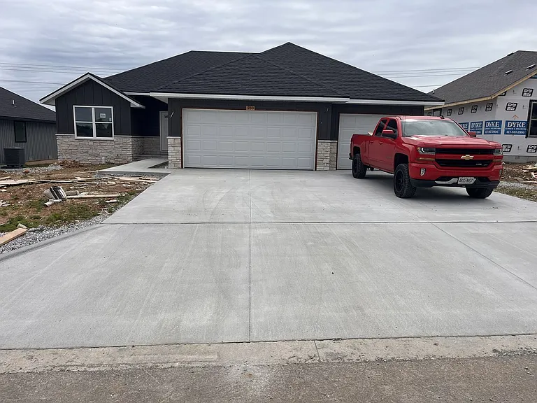 930 S Pindall Ln — Photo 1
