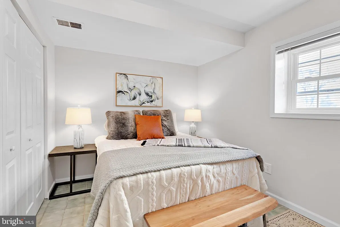 1 bed, $1,050 — Photo 2