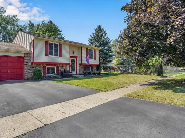 5 Woodgate Dr, Buffalo, NY 14227