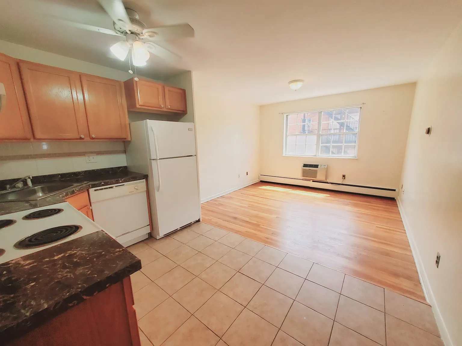 1 bed, 1.0 bath, 520 sqft, $1,800 — Photo 3