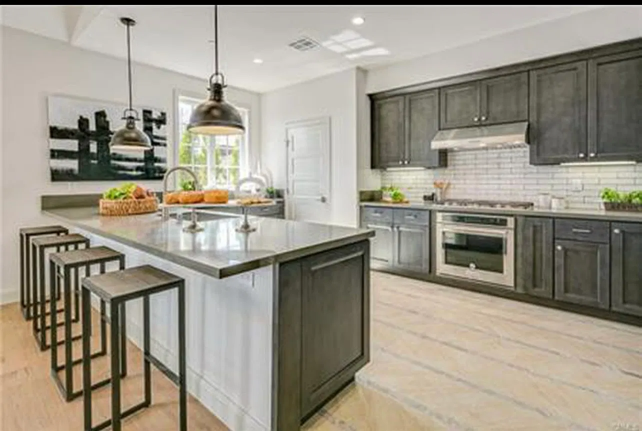 4 bed, 2895 sqft, $5,895 — Photo 3