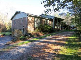 296 N Rugby Rd, Hendersonville, NC 28791