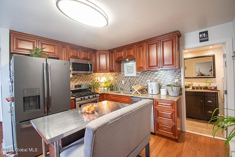 3rd image of 43 Whitehall Street