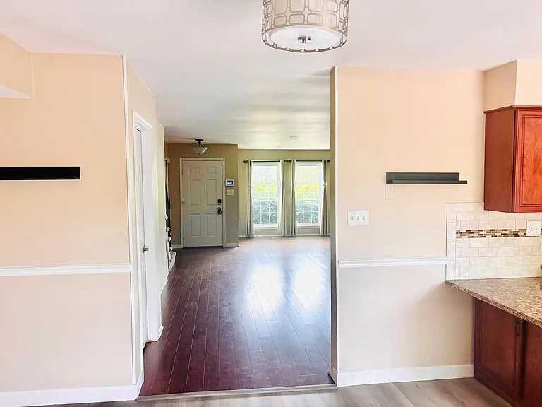 103 Bedford Pl — Photo 4