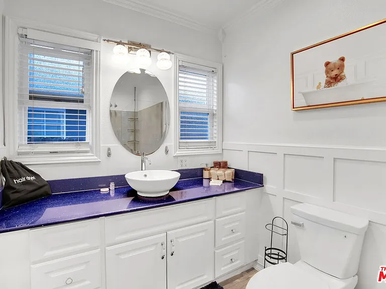 8345 White Oak Ave — Photo 19