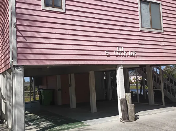 111 S Oak Dr, Surf City, NC 28445