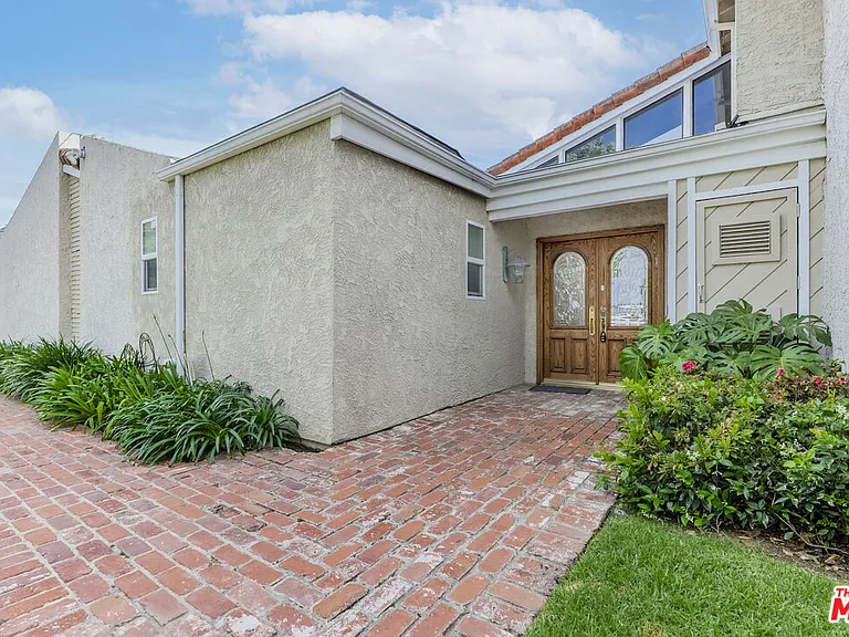 2637 Angelo Dr — Photo 4