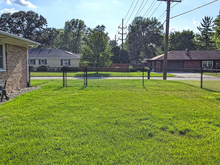 4900 N Holborn Dr — Photo 3