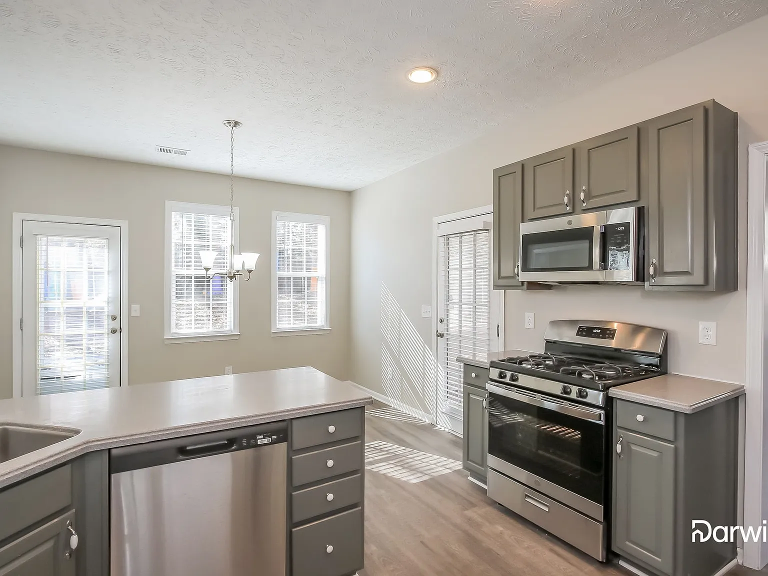 4 bed, 3.0 bath, 2863 sqft, $2,545 — Photo 4