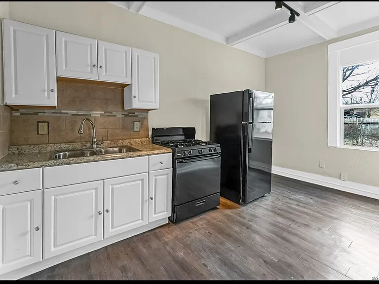 146 Fairview Ave #1 — Photo 7