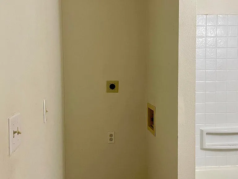 22647 Sherman St — Photo 4
