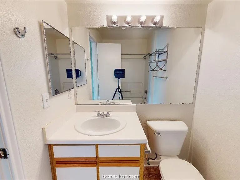 523 Sw Pkwy #204 — Photo 16