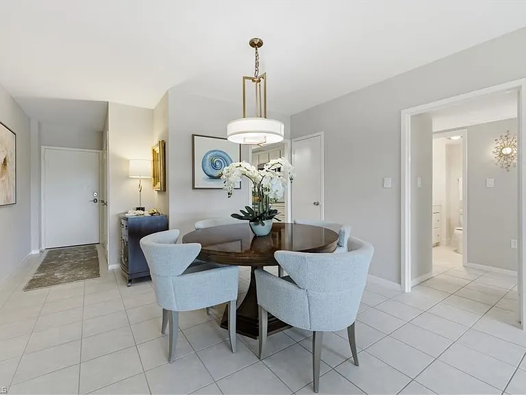 1977 Gulf Shore Blvd N #306 — Photo 4