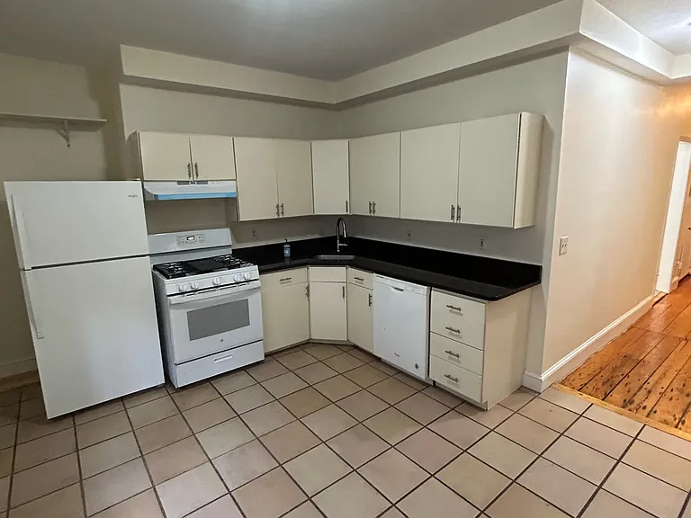 115 Hampshire St #1A — Photo 1