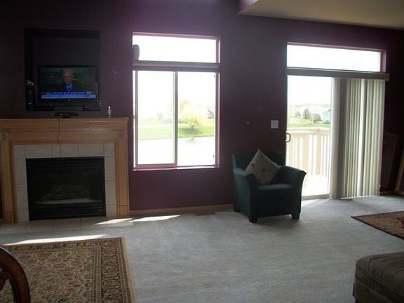 4th image of 1627 Fieldstone Dr N