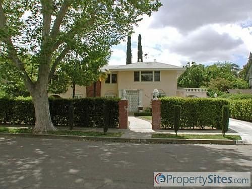 1st image of 630 E Carmen Ave