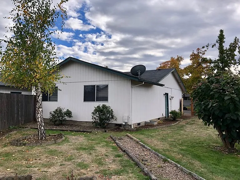 5692 E St — Photo 3