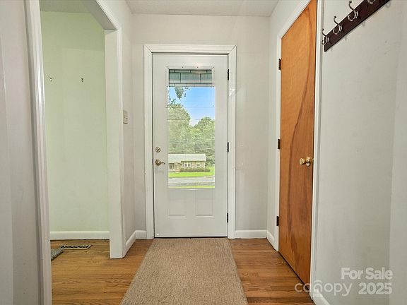 3rd image of 861 Carey Dr