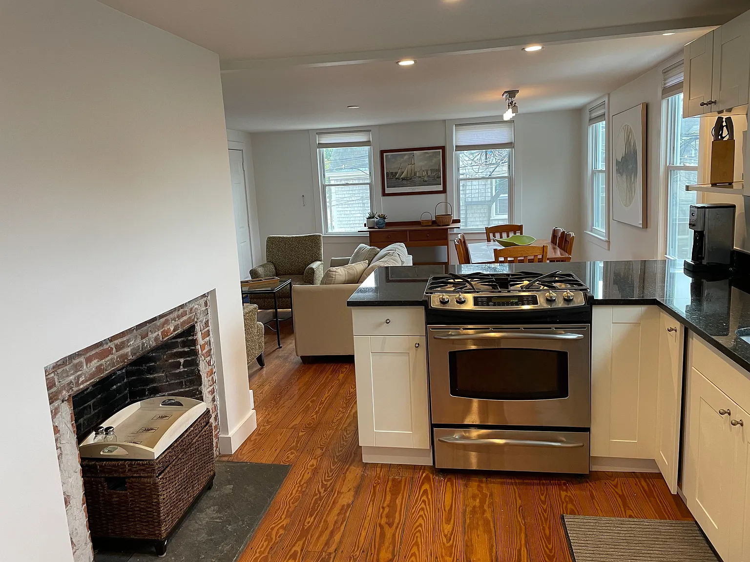 2 bed, 1350 sqft, $2,200 — Photo 3