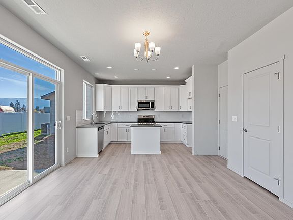 4th image of 412 N Arc Ct