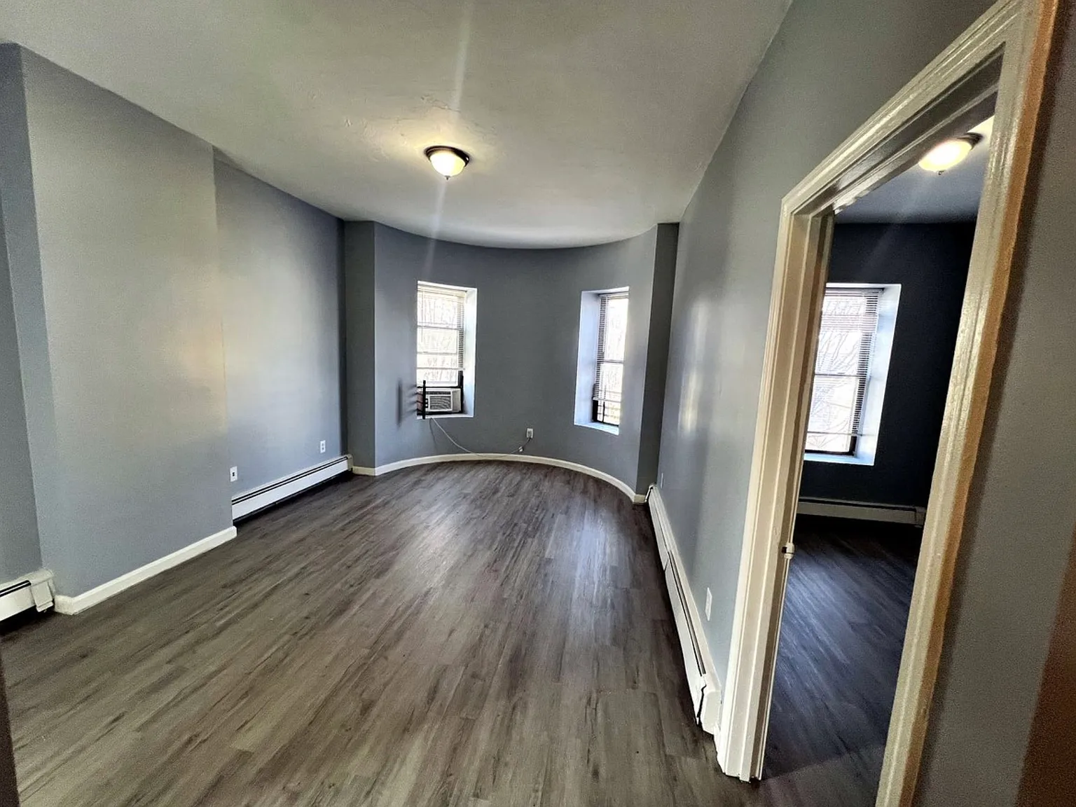 3 bed, 1.5 bath, 1200 sqft, $3,300 — Photo 2