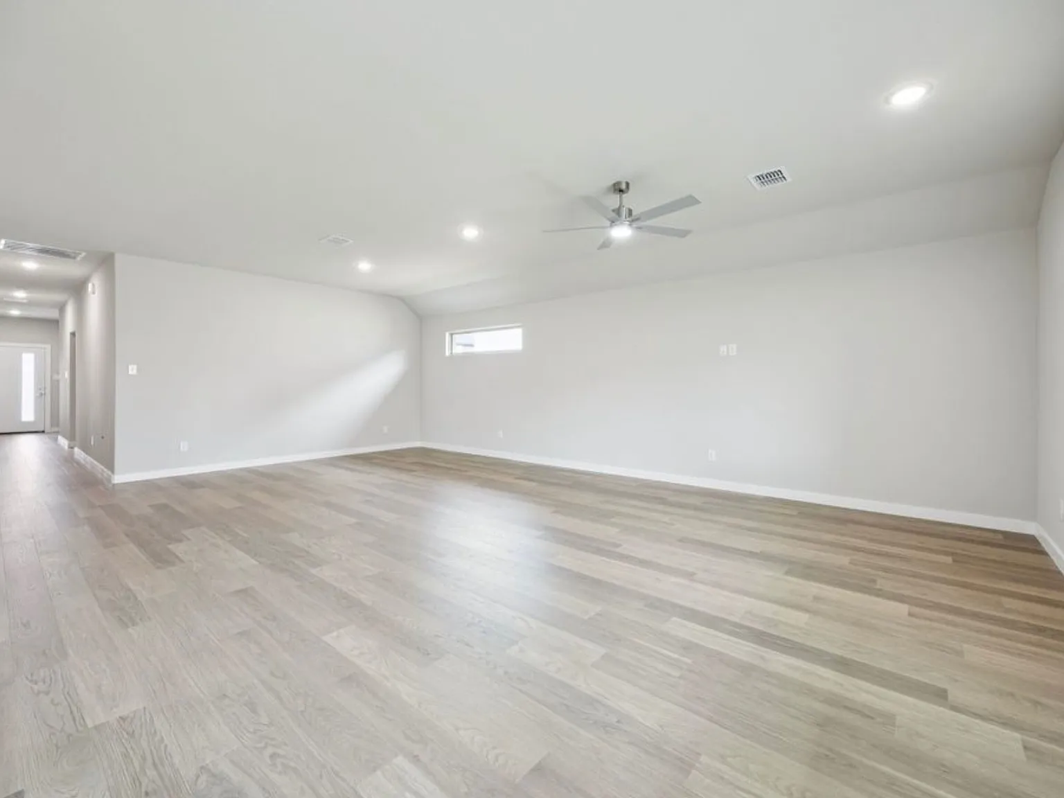 4 bed, 2111 sqft, $2,495 — Photo 3