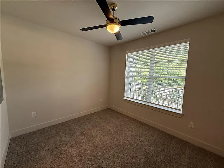 District on the Etowah Apartments — Photo 818