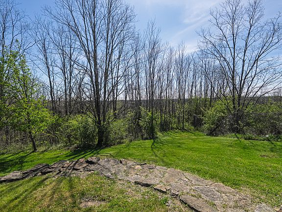 3rd image of 925 Lincoln Ridge Rd