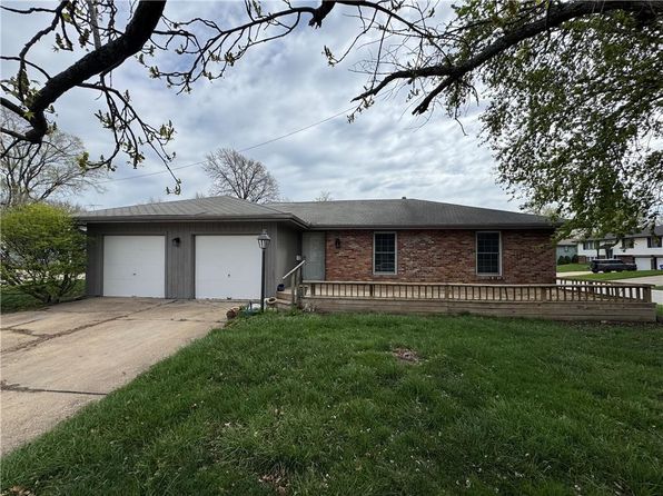 544 S Ridge Dr, Olathe, KS 66061